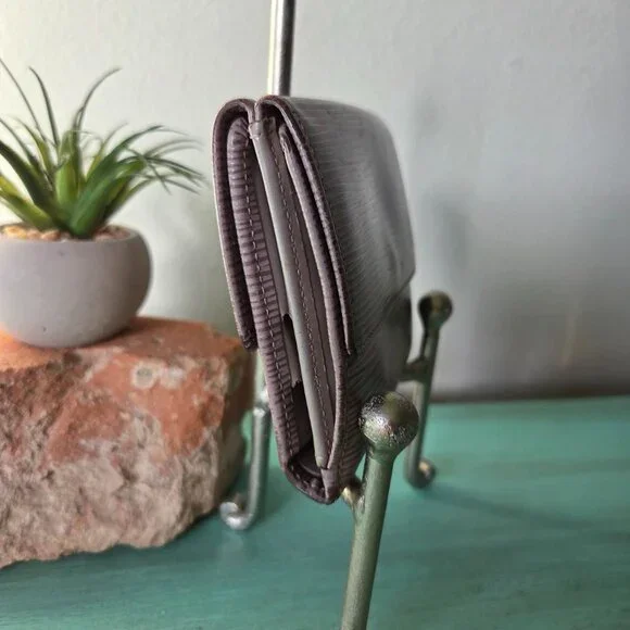 Louis Vuitton Epi compact🩶 - Picture 2 of 8